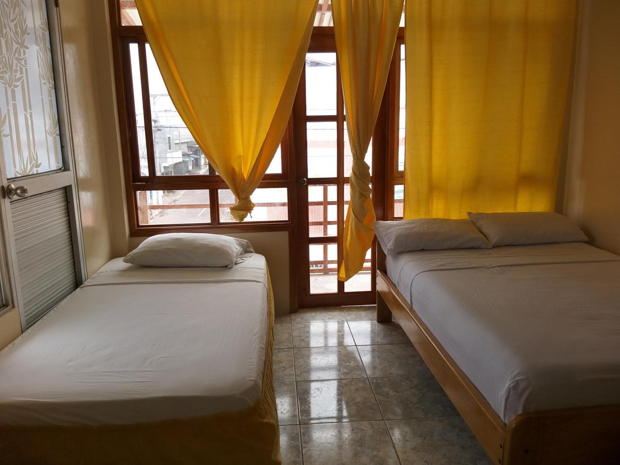 Hostal Miconia بويرتو أيورا الغرفة الصورة