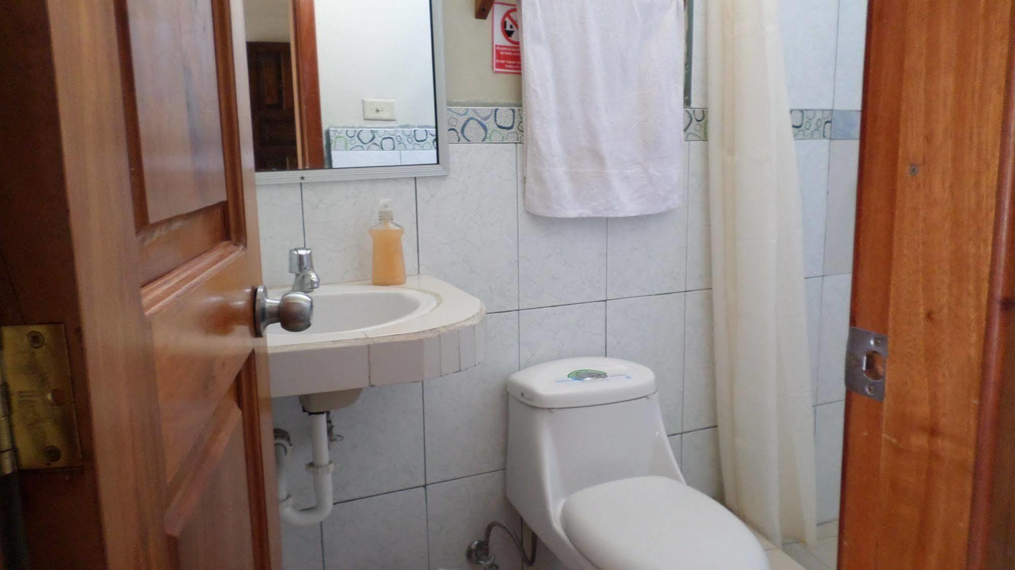 Hostal Miconia بويرتو أيورا المظهر الخارجي الصورة